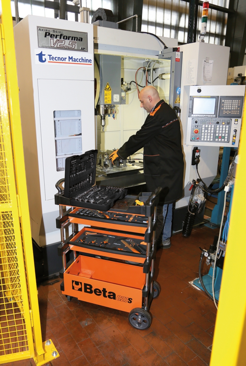 Folding Tool Trolley for Outdoor Jobs, 2 Drawers, 990x390x700mm, Centralized Lock, 160mm Fixed Castors - Beta Tools C27S-O thumbnail 4