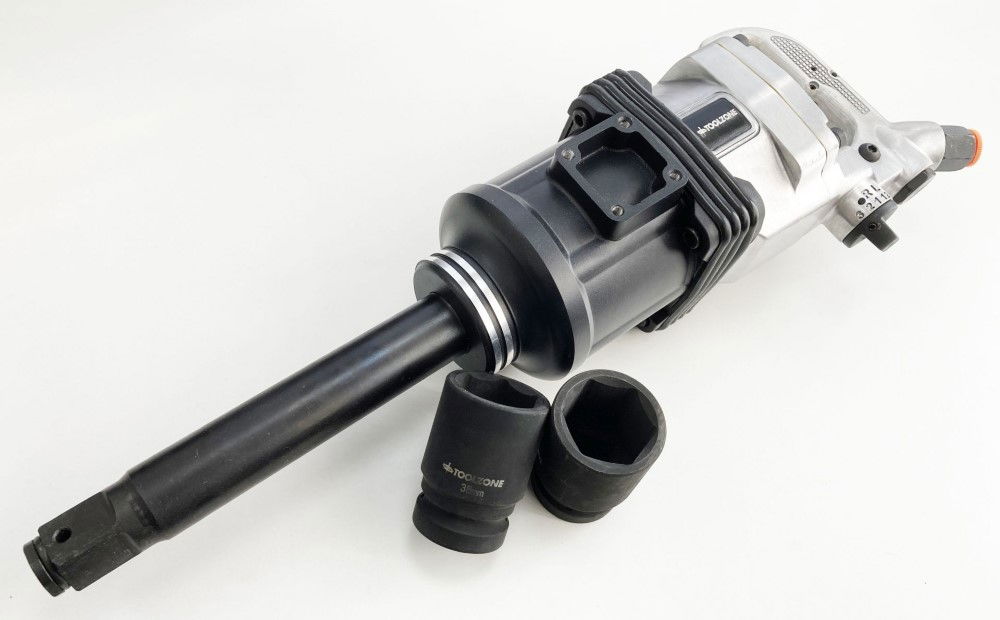 AIR IMPACT WRENCH 1 DRIVE 2200nm WITH 38mm AND 41mm SOCKETS AIR INLET 1/2 - TOOLZONE KDPAT071 thumbnail 3