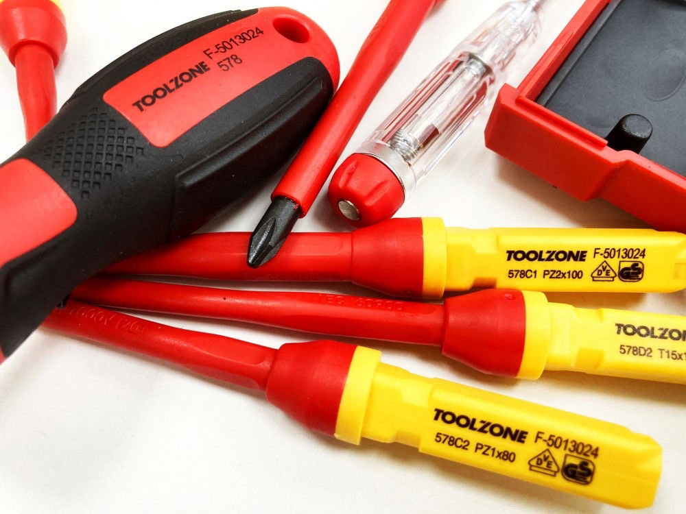 INTERCHANGEABLE VDE SCREWDRIVER SET 13PC WITH VOLTAGE TESTER - TOOLZONE KDPSD082 thumbnail 6