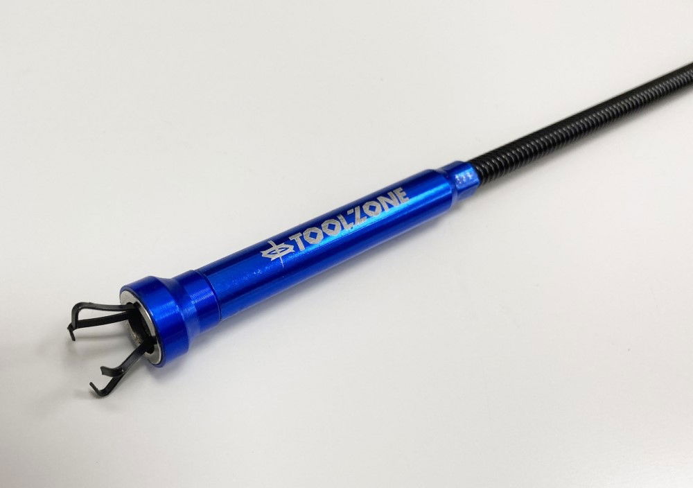 FLEXIBLE MAGNETIC PICK UP TOOL 3 IN 1 620mm WITH LED LIGHT AND CLAW - TOOLZONE KDPTO189 thumbnail 6