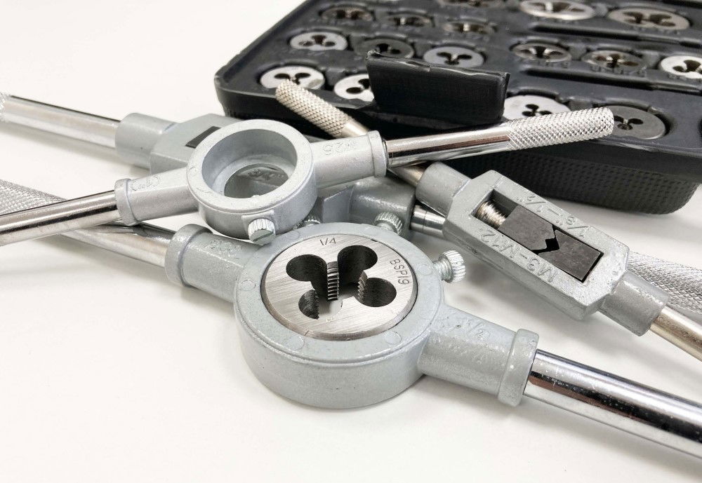 TAP AND DIE SET IMPERIAL 115 PIECE WITH HOLDERS AND WRENCHES - TOOLZONE KDPTP095 thumbnail 5