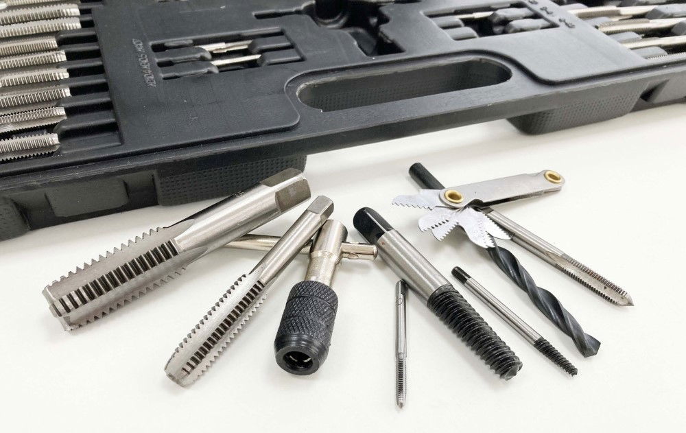TAP AND DIE SET IMPERIAL 115 PIECE WITH HOLDERS AND WRENCHES - TOOLZONE KDPTP095 thumbnail 7