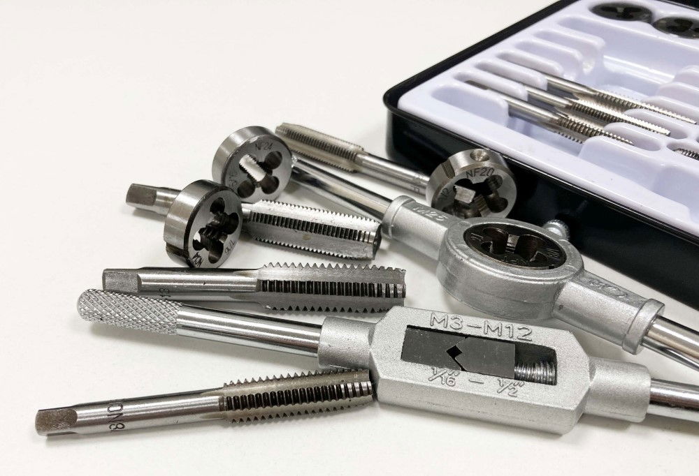 TAP AND DIE SET UNF/UNC 24 PIECE ALLOY STEEL WITH WRENCHES - TOOLZONE KDPTP103 thumbnail 4