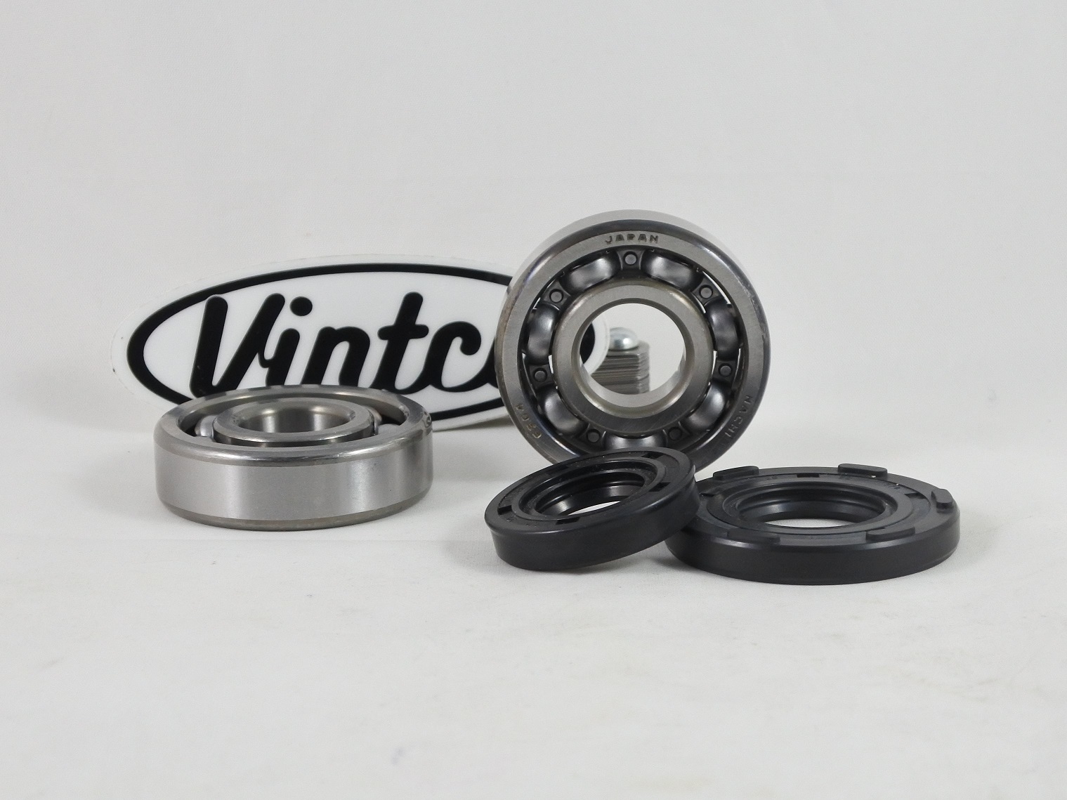 MAIN BEARING AND SEAL KIT 72-77 SUZUKI RV 90 VINTCO KMB049 thumbnail 3