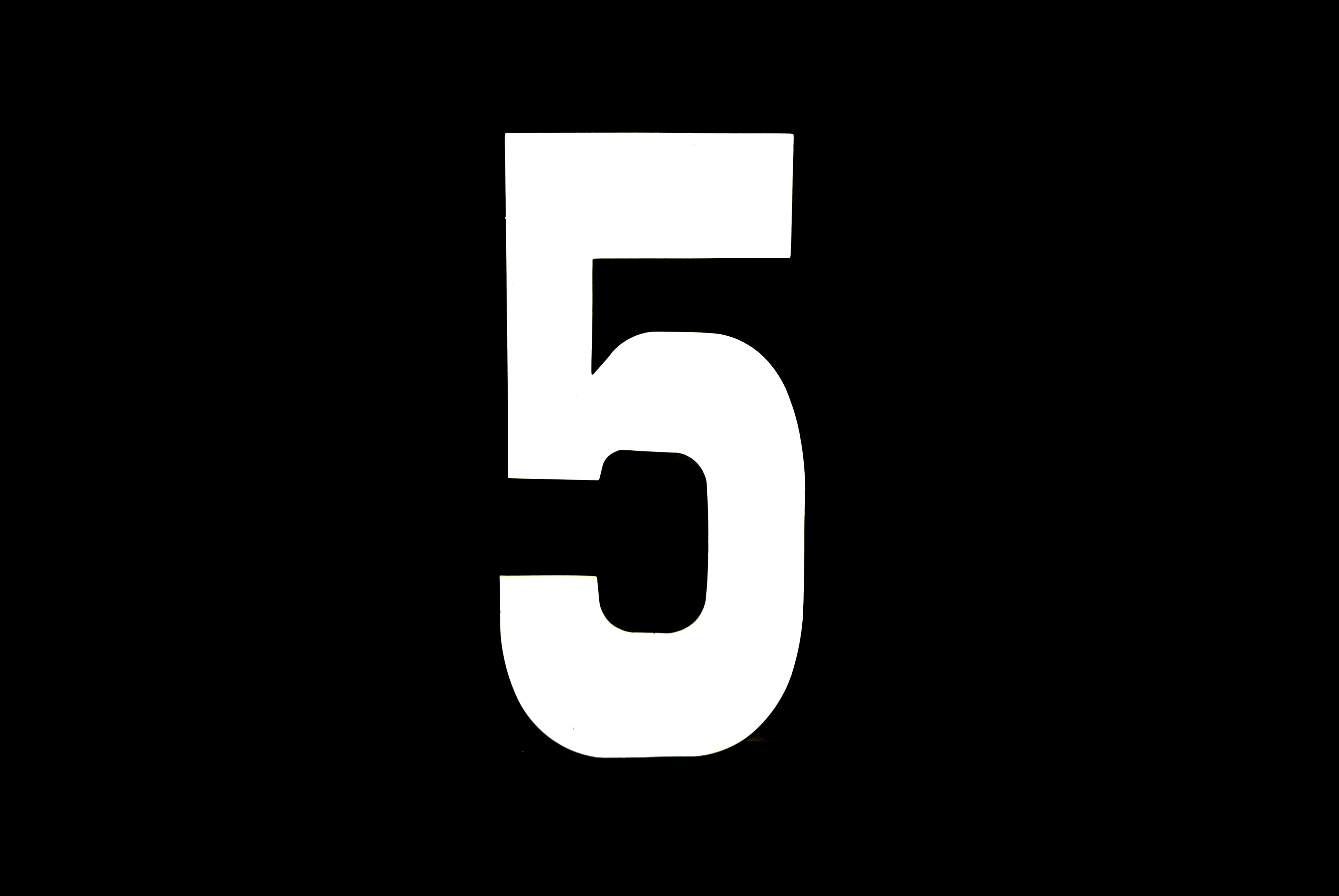 RACE NUMBERS - 5 FIVE - WHITE, PACK OF 25 / 15cm 6 / VINYL STICKER