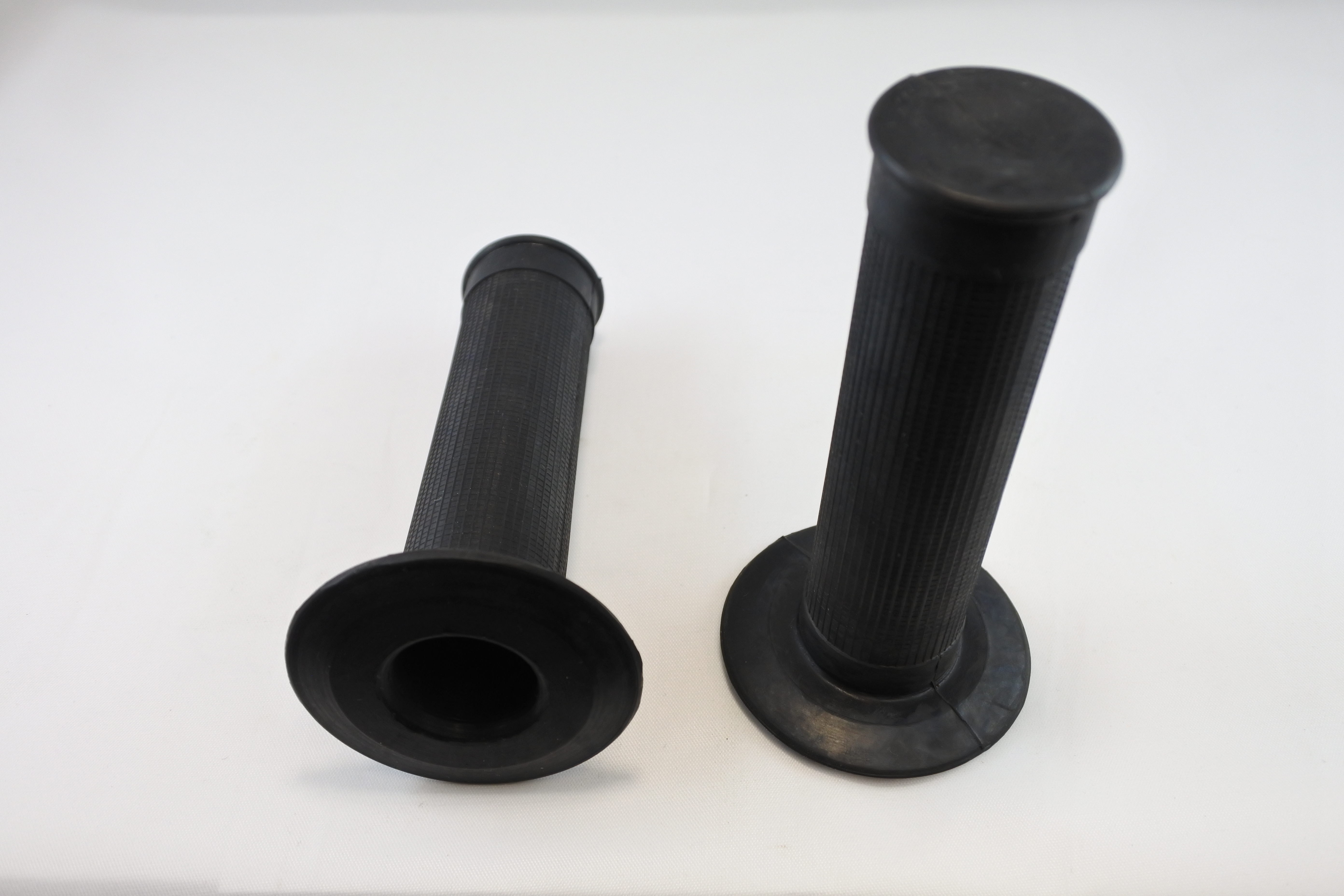 GRIP KIT 71-78 OSSA EXPLORER MAR 250 350 VINTCO OW-GK-001 thumbnail 2