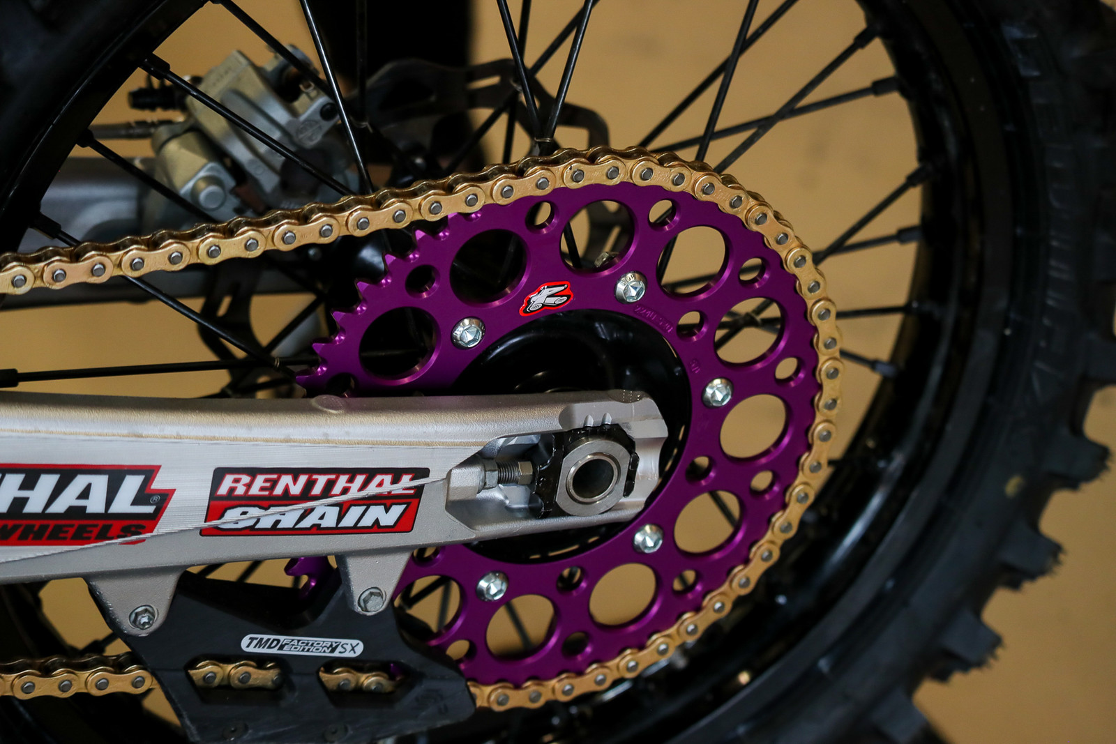 REAR SPROCKET ALLOY RENTHAL SILVER, ULTRALITE 441U-428-47GPPE image 1