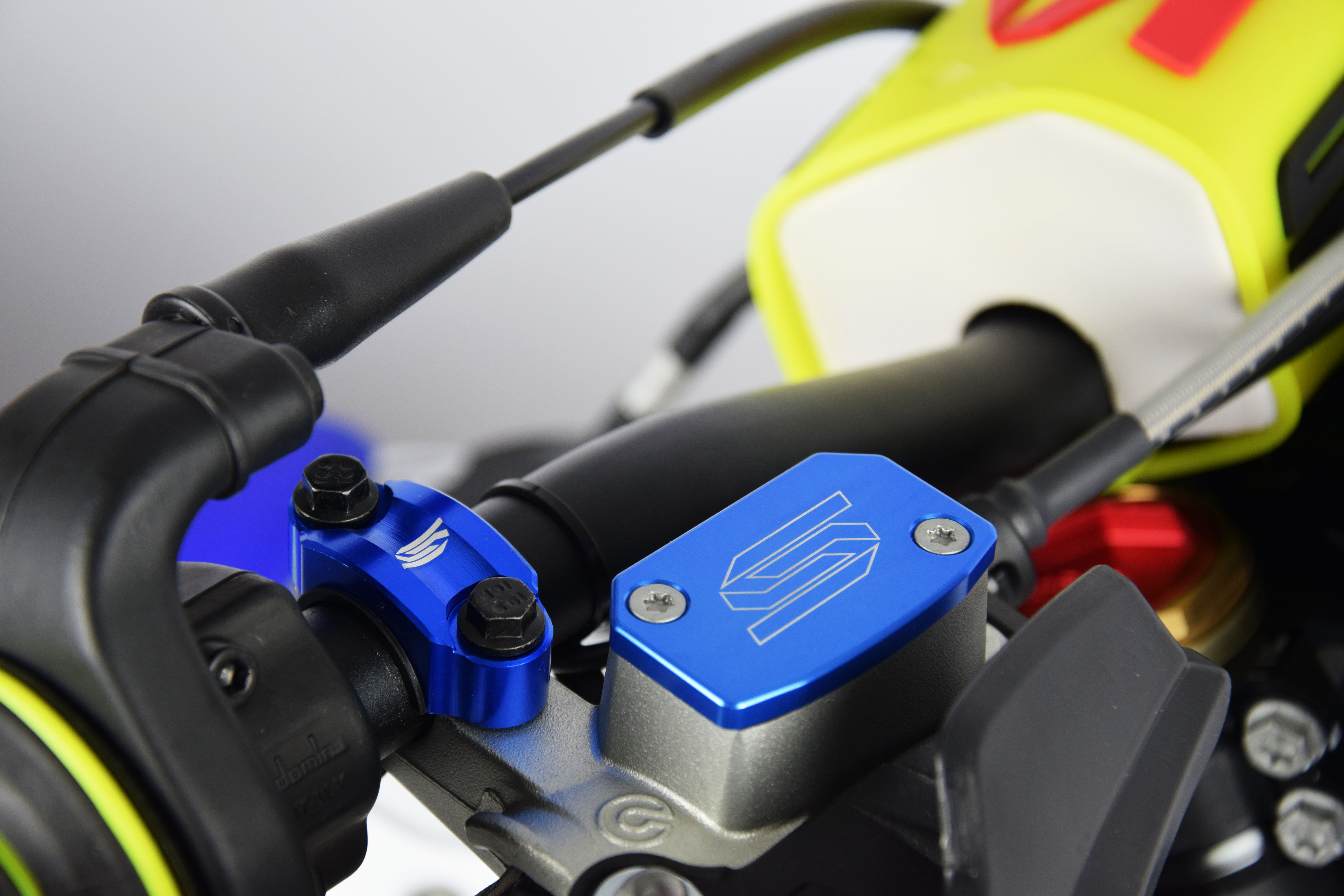 FRONT BRAKE RESERVOIR COVER BLUE 04-26 KTM HUSABERG HUSQVARNA SHERCO SX XC EXC BREMBO SCAR 5801B thumbnail 3
