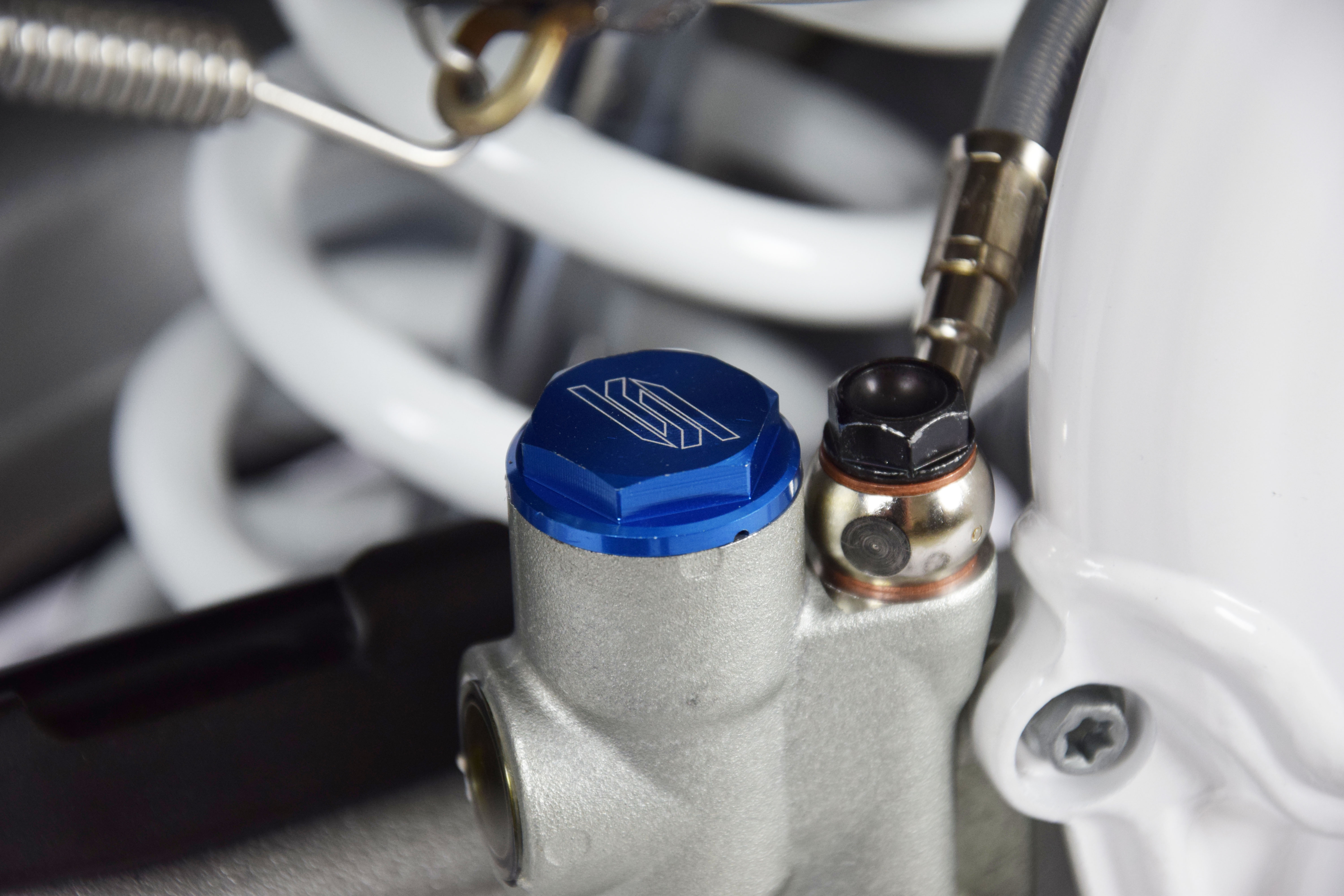 REAR BRAKE RESERVOIR COVER BLUE 04-26 KTM HUSQVARNA HUSABERG SHERCO DUCATI STARK TRIUMPH SCAR 5901B thumbnail 5