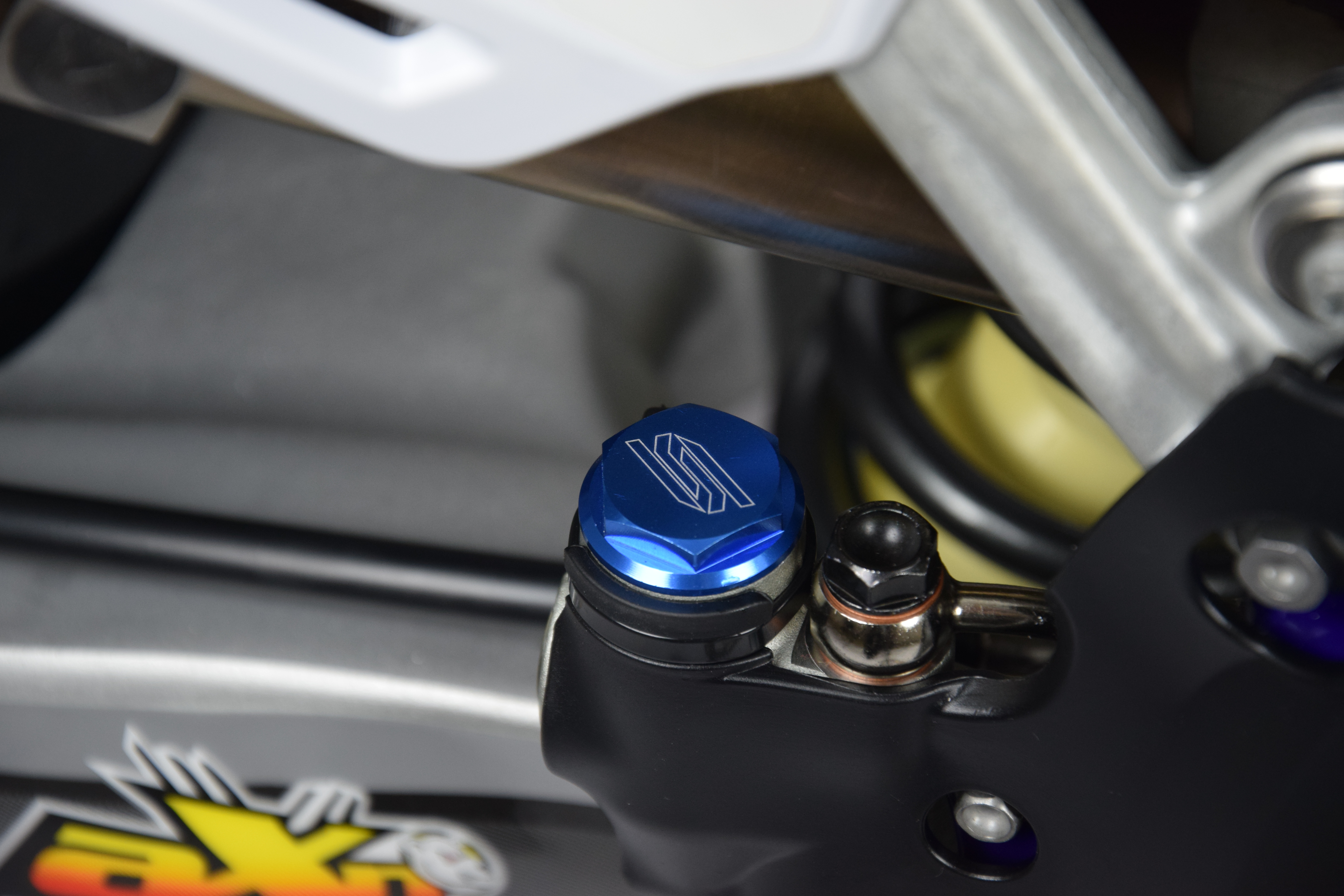 REAR BRAKE RESERVOIR COVER BLUE 04-26 KTM HUSQVARNA HUSABERG SHERCO DUCATI STARK TRIUMPH SCAR 5901B thumbnail 6