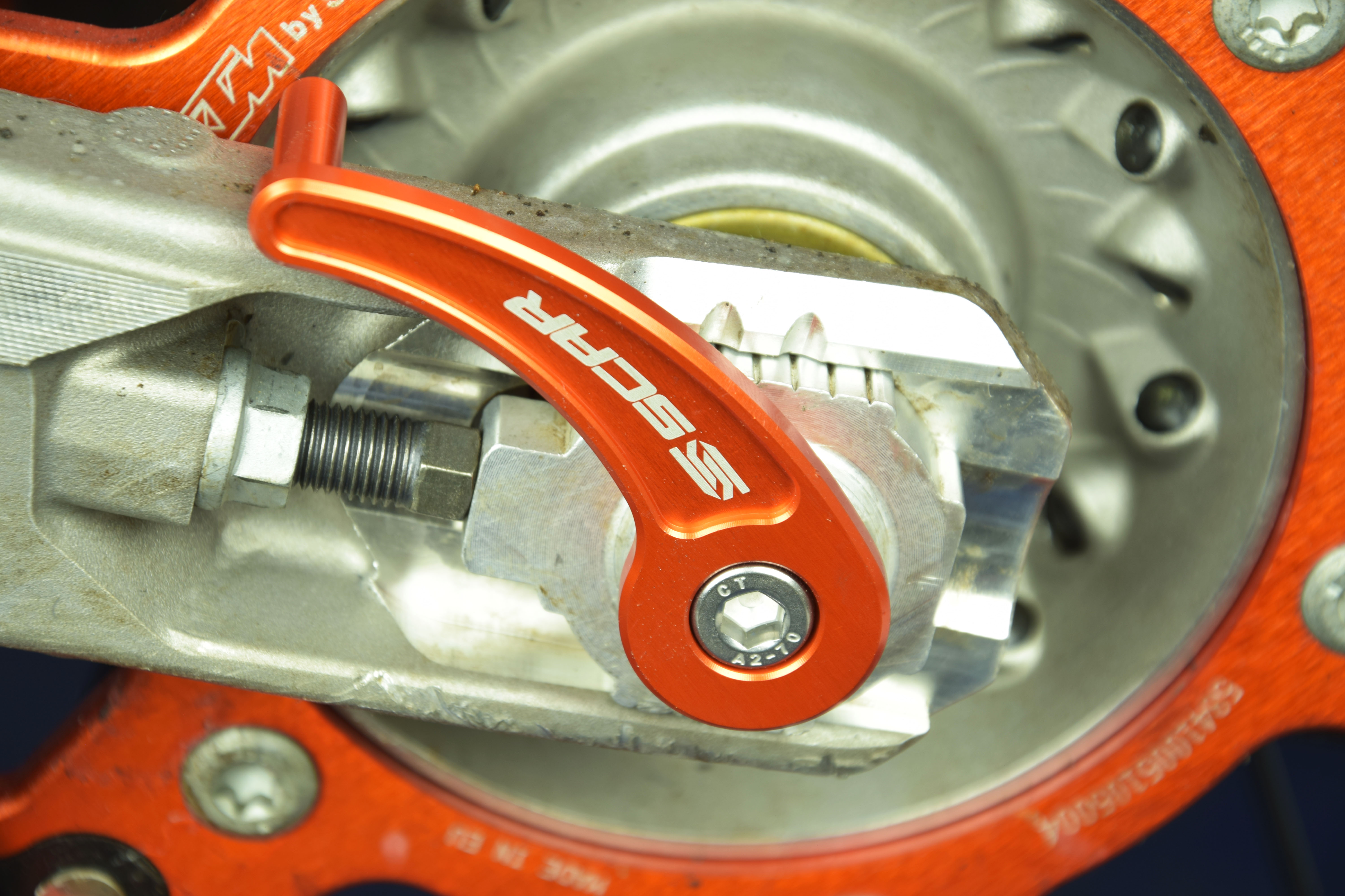 REAR AXLE PULLER ORANGE 03-26 BETA GASGAS HUSQVARNA KTM RR RX XTRAINER EC TC TE FC FE EXC SX SCAR RAP500 thumbnail 2