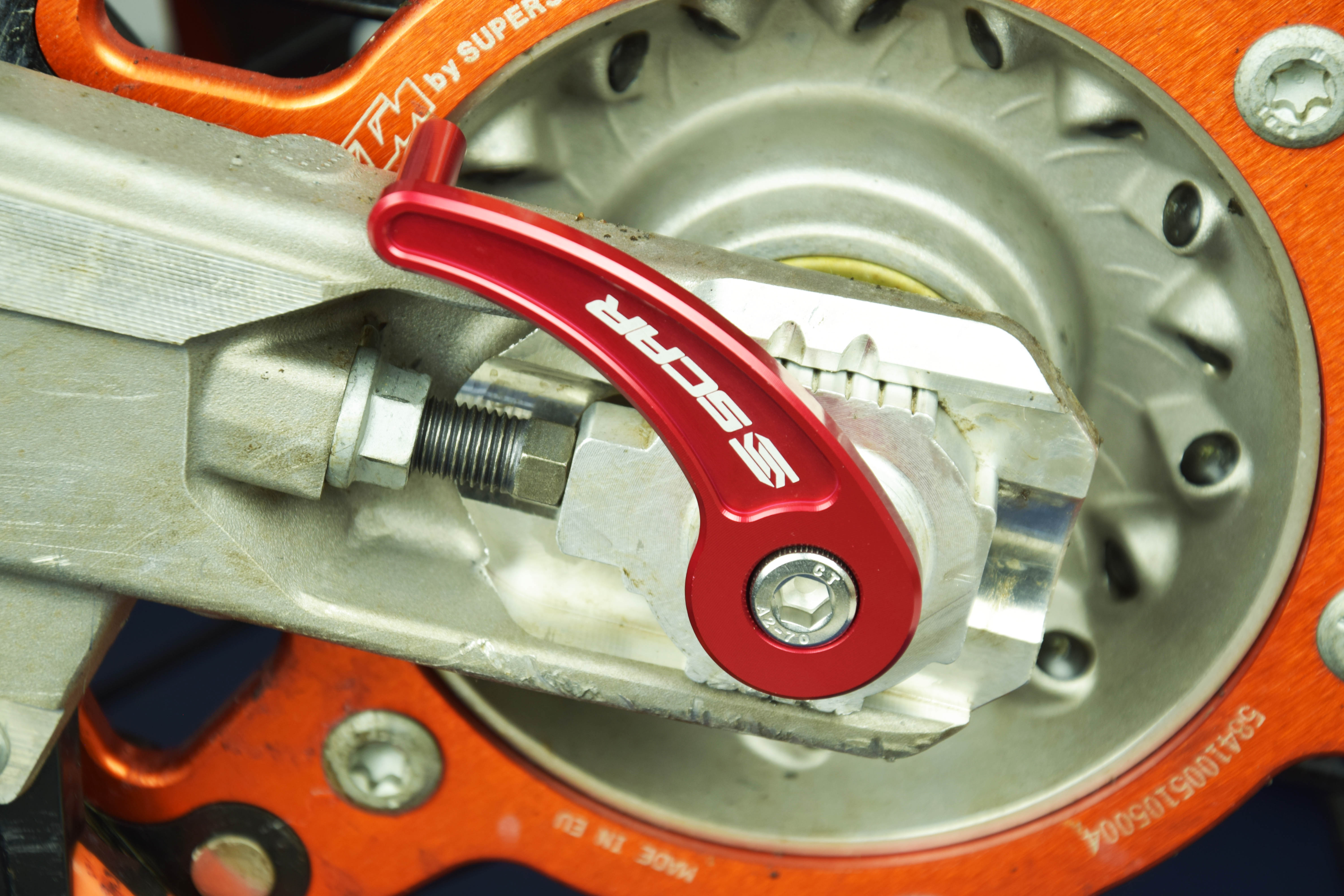 REAR AXLE PULLER RED 03-26 BETA GASGAS HUSQVARNA KTM RR RX EC TC TE FC FE EXC SX SCAR RAP500RD thumbnail 2
