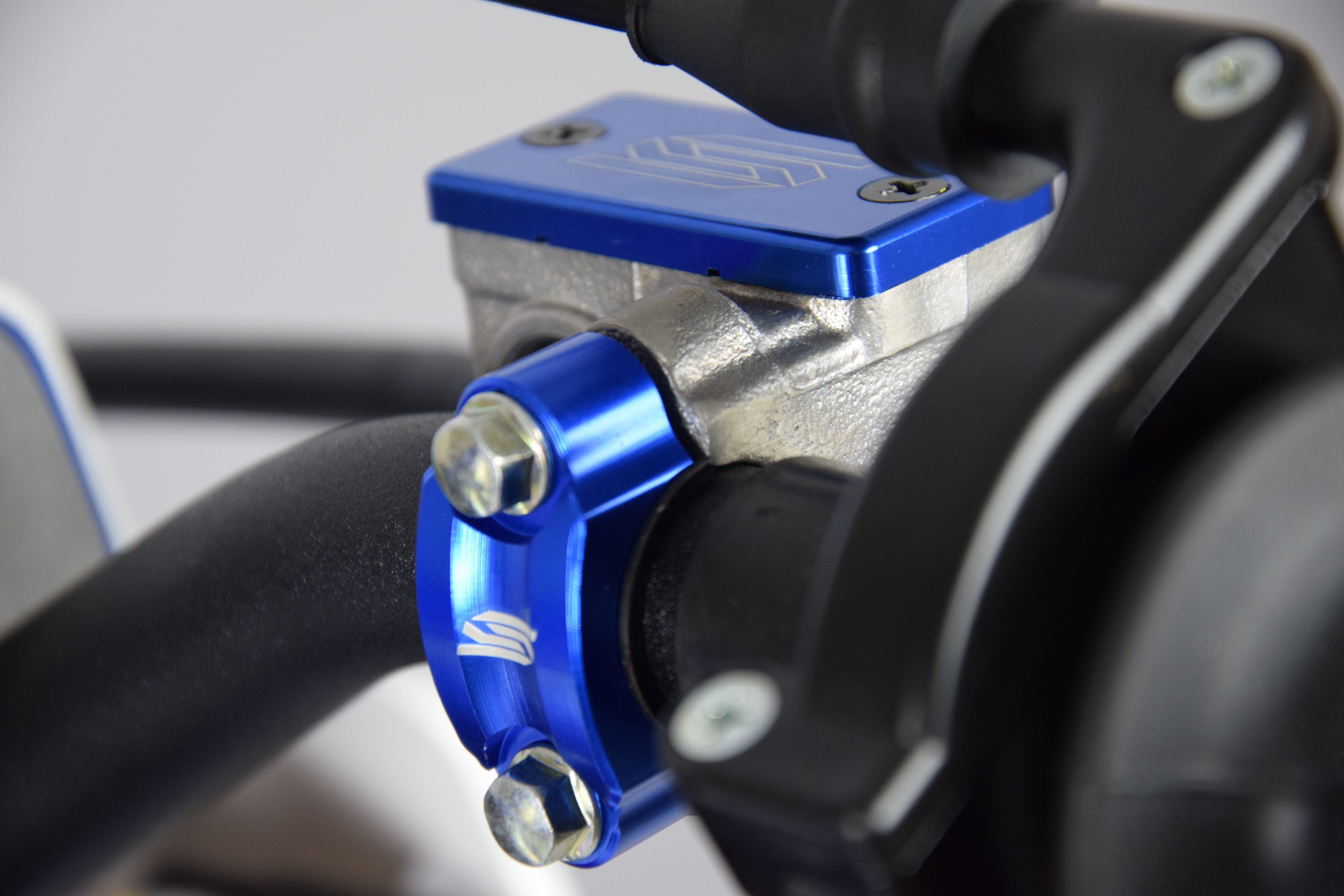 ROTATING HANDLEBAR MOUNTS BLUE UNIVERSAL CNC MACHINED ANODISED SCAR RBC2 thumbnail 4