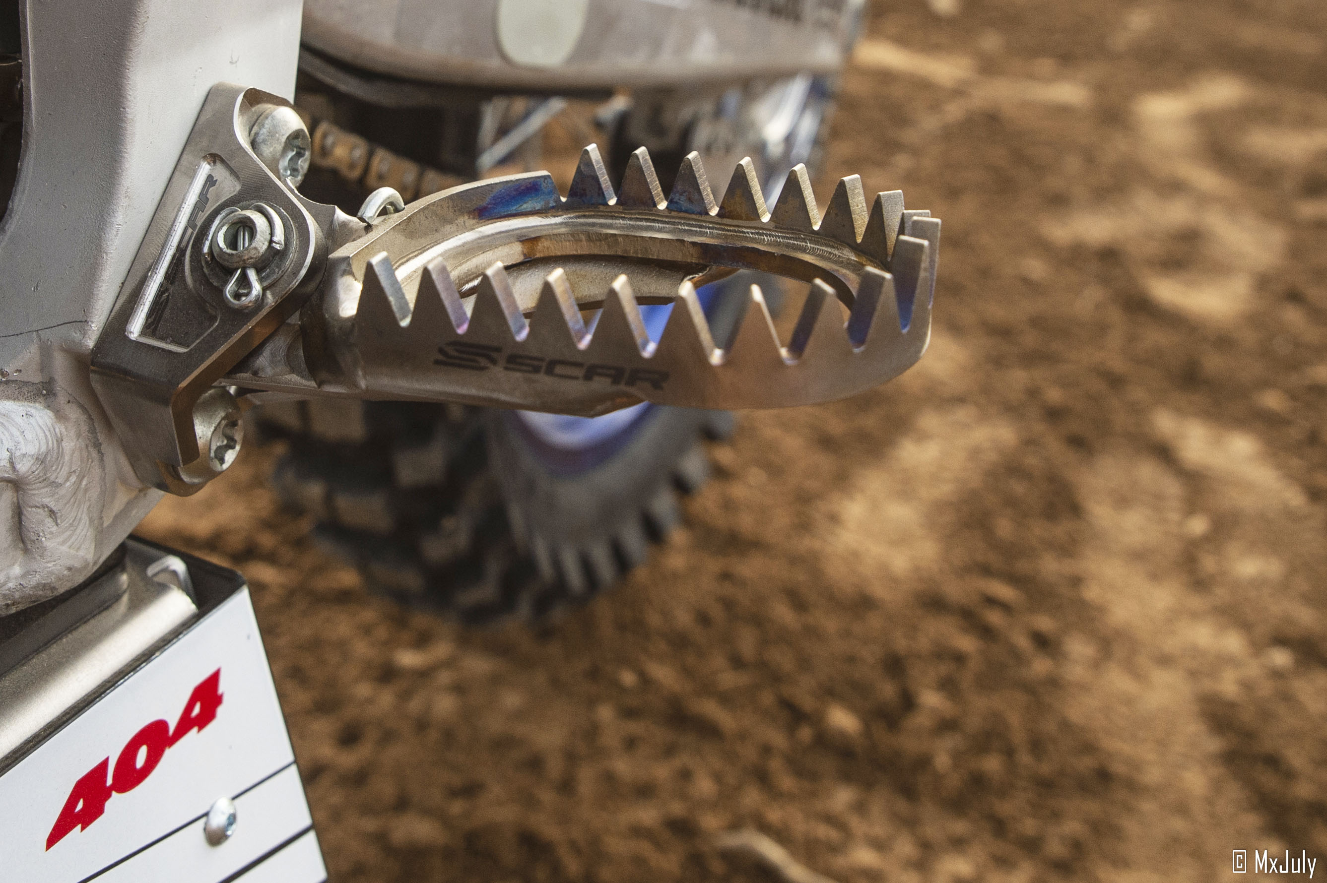 TITANIUM FOOTPEG MOUNTS BRACKETS 06-26 FANTIC YAMAHA XX YZ 125 250 GR5-TI SCAR STFMB151 thumbnail 6