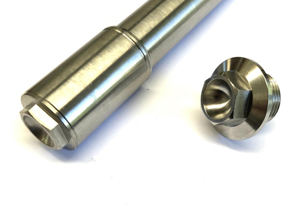 KTM NEW FRONT SPINDLE & NUT M20x1.5, TITANIUM GR5 79109081033 / 70009082000, FIR-BARND / GRADE 5 thumbnail 5