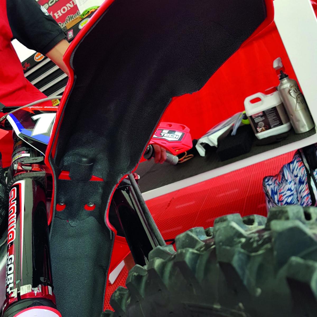 21-22 CRF450R ANTI-MUD FOAMS, BLACKBIRD 5145 image 1
