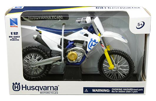 MODEL DIE CAST HUSQVARNA FC 450, WHITE / BLUE, SCALE 1:12, NEWRAY 58153 thumbnail 2