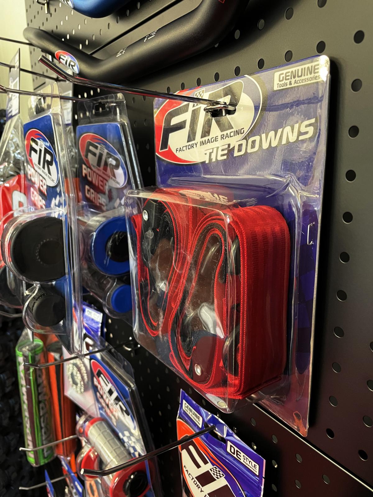 TIE DOWNS 38mm 1.5 RED & BLACK, 500KG thumbnail 5