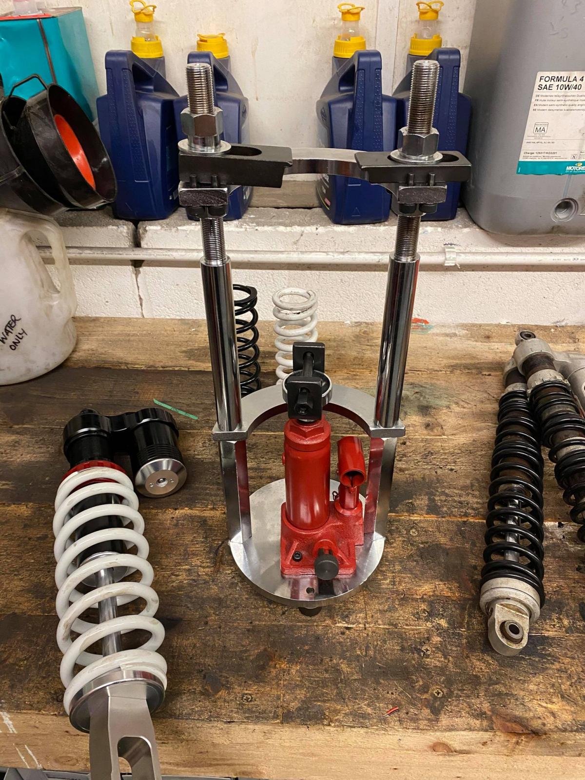 SHOCK SPRING COMPRESSOR HYDRAULIC image 1