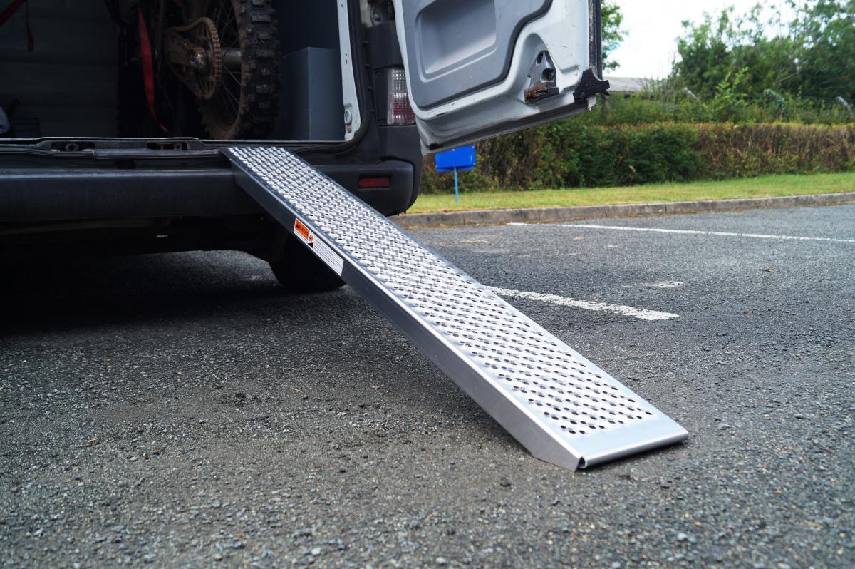 LIGHTWEIGHT LOADING RAMP 150x20cm, MOTORCYCLE QUAD ATV ACCESS ALUMINUM, MAX LOAD 200 KG PER RAMP thumbnail 2