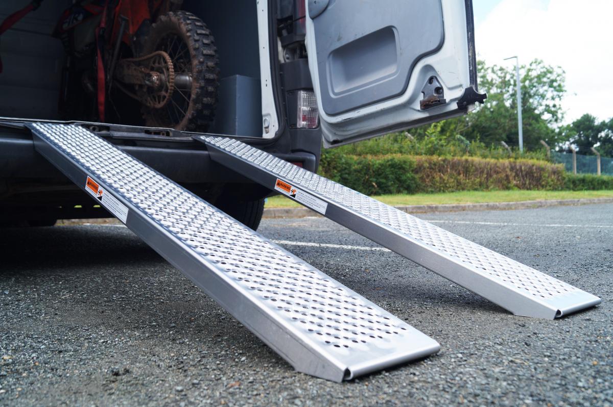 ALUMINIUM LOADING RAMPS PAIR 1500mm X 200mm 400 KG COMBINED CAPACITY MOTORCYCLE ATV UTV thumbnail 2