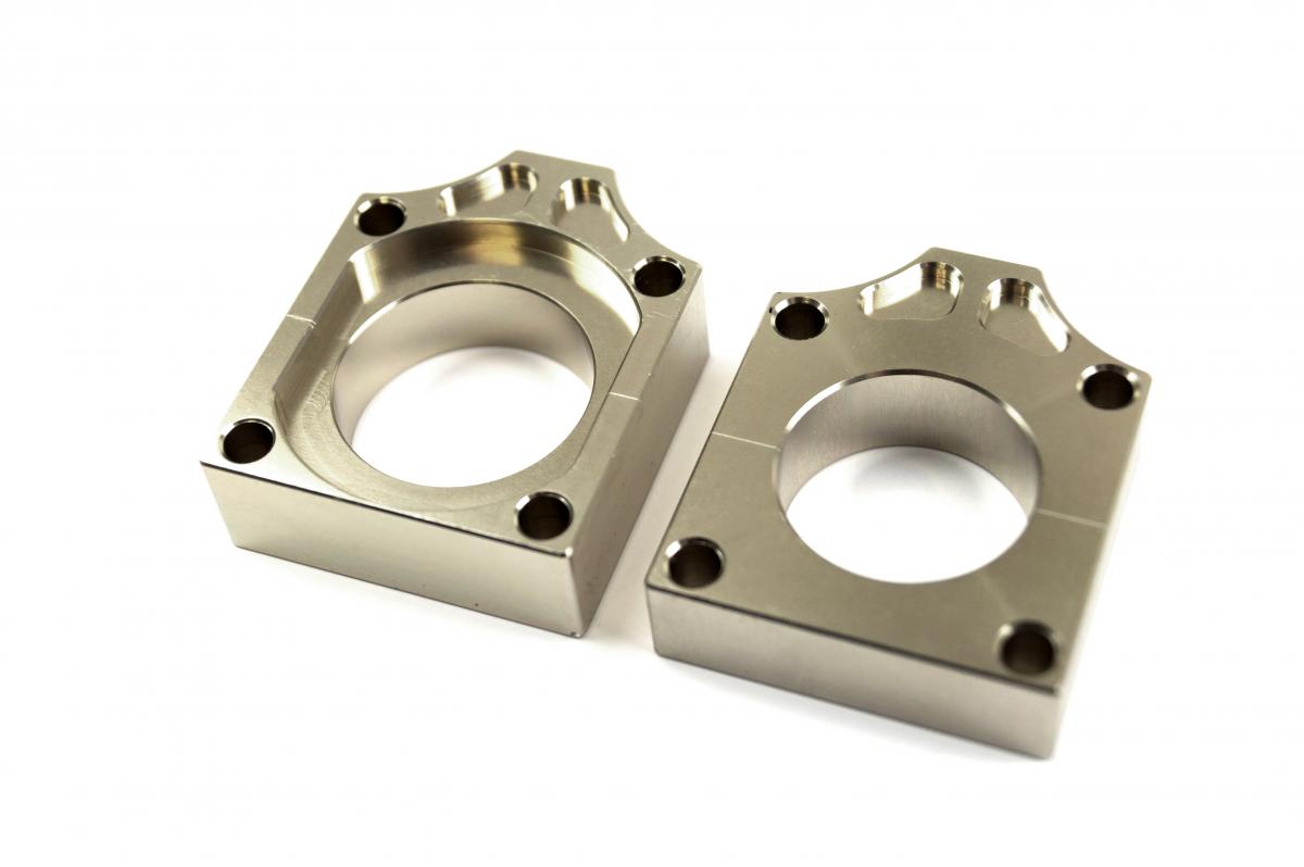 AXLE BLOCKS YZ YZF ALLOY, TITANIUM COLOUR