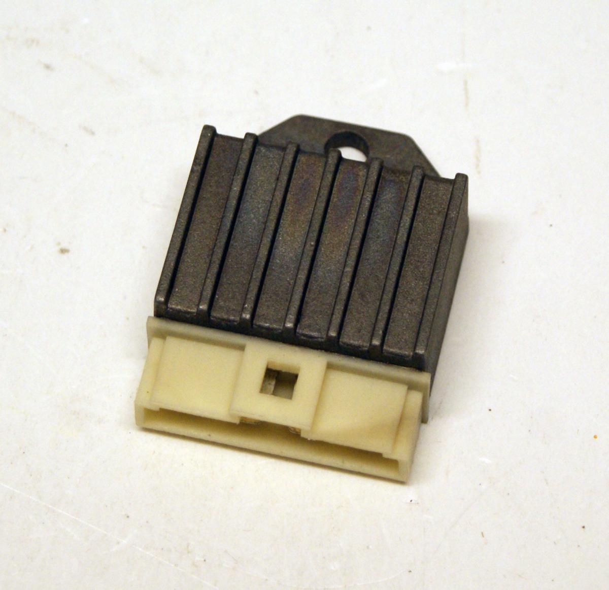 REGULATOR VOLTAGE 12v / 8A, DZE 02015-04 3AH-81960-00-00 thumbnail 4